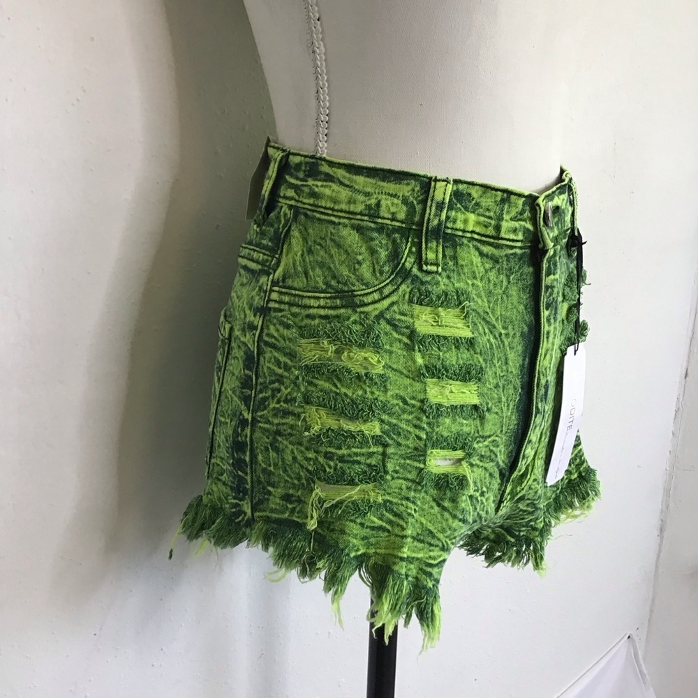 NWT- Aphrodite Women Green High Waist Distressed Raw Hem Summer Jean Shorts L - Picture 3 of 9